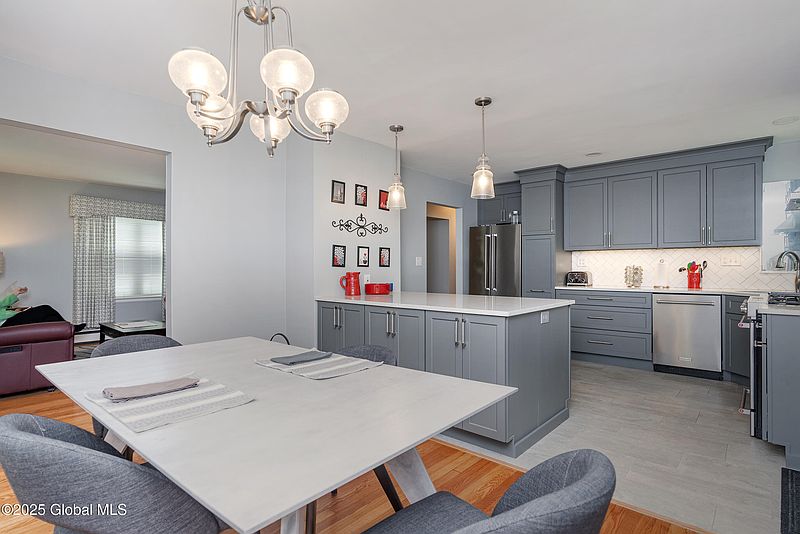 5th image of 17 Betwood Street