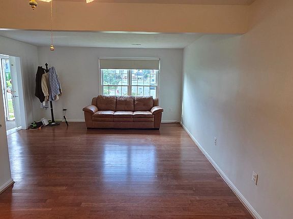 5th image of 6823 Ben Franklin Rd