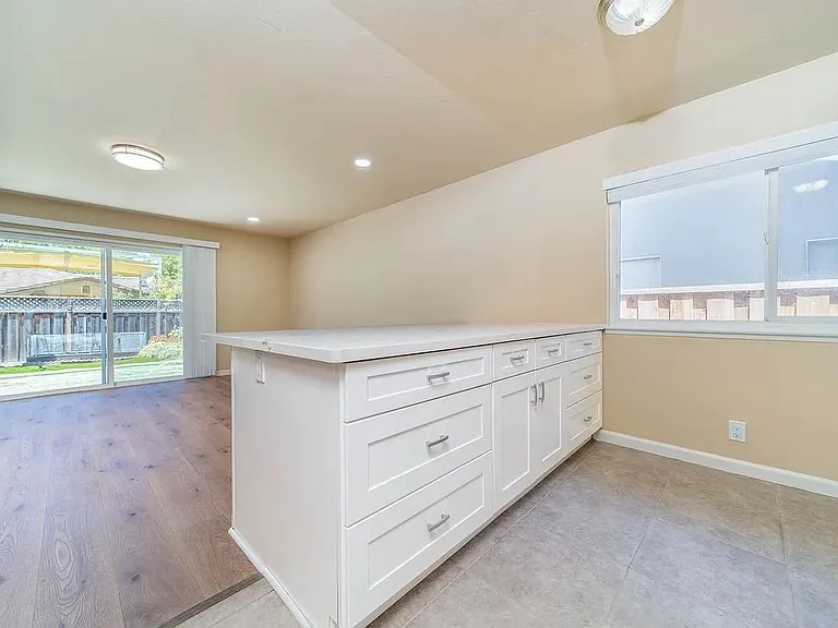 877 Miller Ave — Photo 3