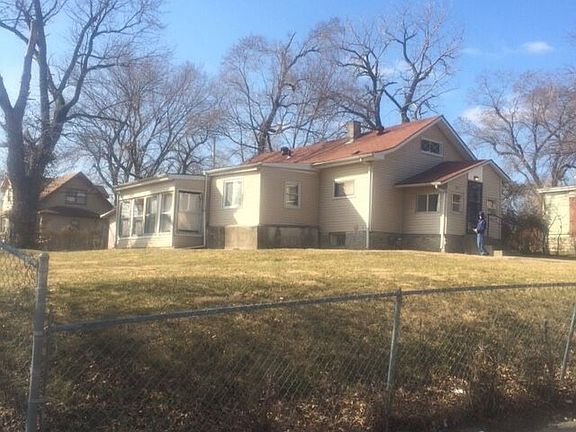 5th image of 3825 E 60th St