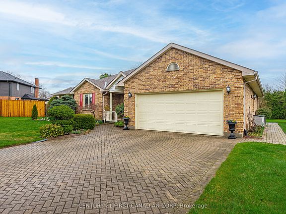 3rd image of 7069 Diane Cres