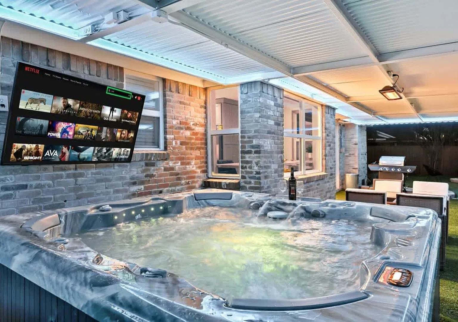 5BR/2.5B Home - Private Pool, BBQ & Cinema — Photo 1