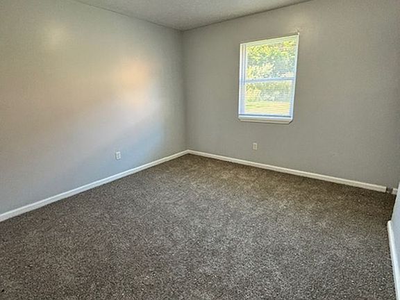 5th image of 433 Woodcreek Dr #16