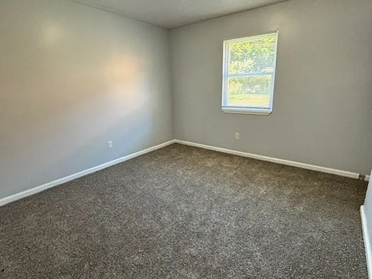433 Woodcreek Dr — Photo 15