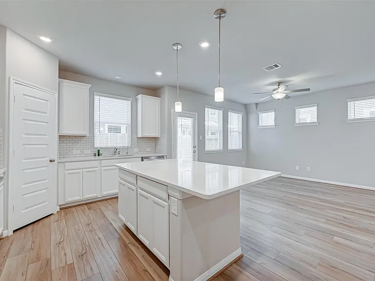 1526 Lakeline Oak Dr — Photo 7