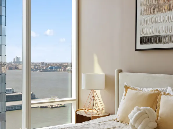 30 Riverside Boulevard image 12 of 16