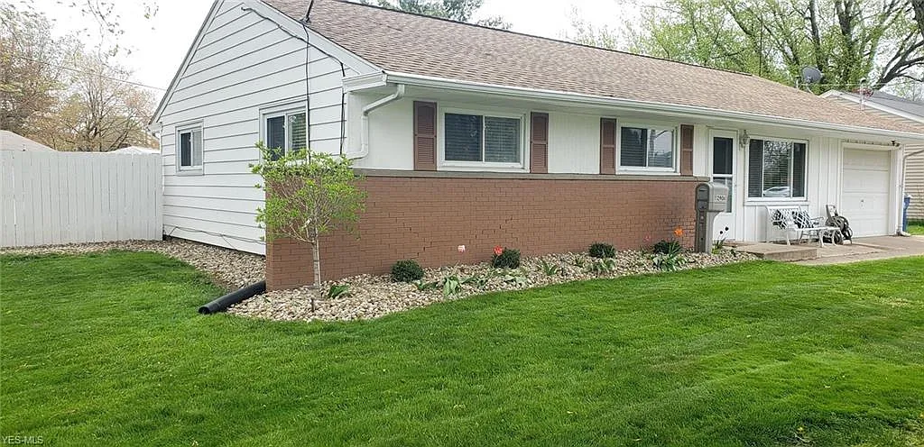 2906 Peterson Ln photo 1