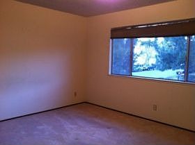 5th image of 102 Rose Ln
