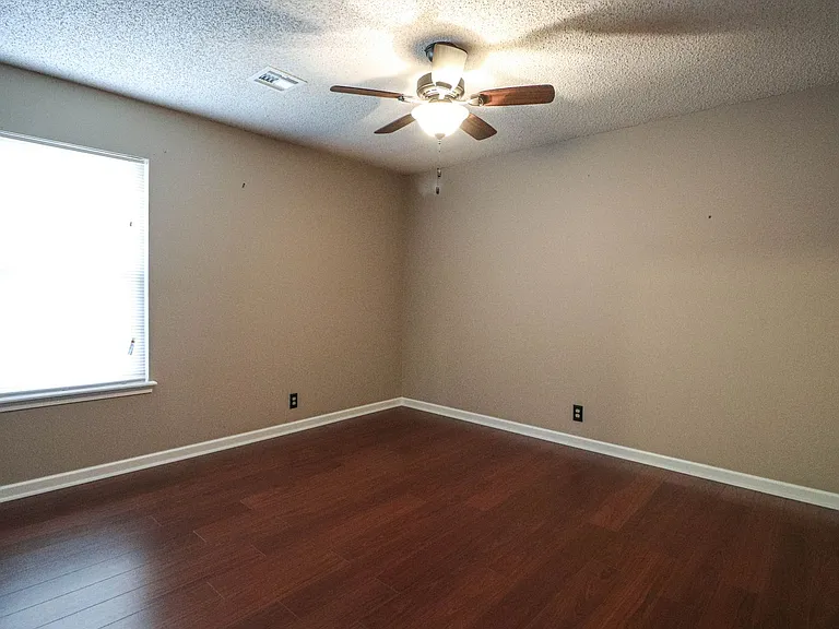 11323 S Ash St — Photo 4
