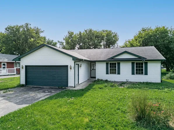 105 Rockaway Ct NE, Poplar Grove, IL 61065