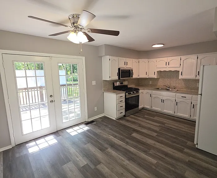 11421 Manchester Ave — Photo 6