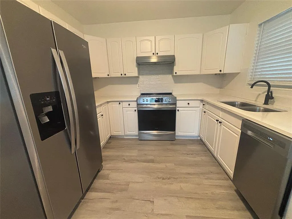 3 bed, 2.0 bath, 1076 sqft, $2,800 — Photo 4