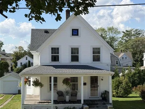39 Chester Ave, Westerly, RI 02891