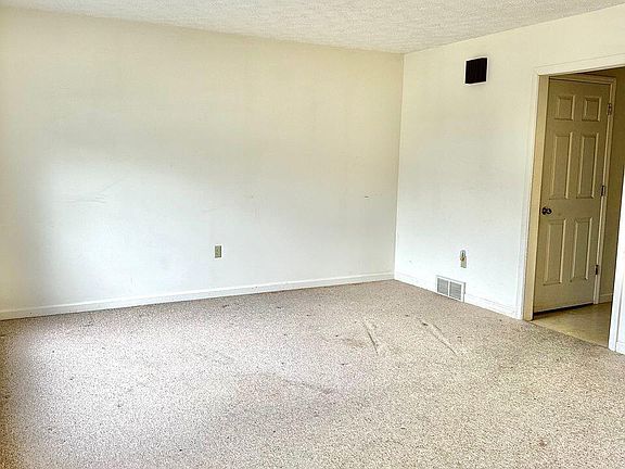 3rd image of 2121 Buckingham Sq