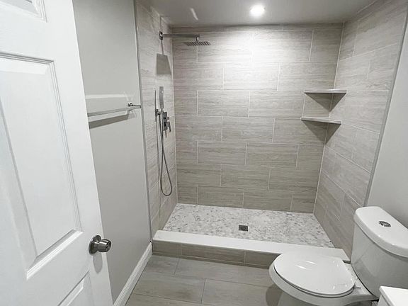 3rd image of 432 W Wisconsin Ave #B