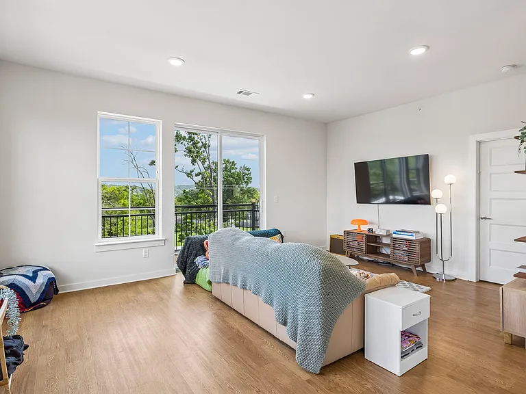 600 E Trinity Ln #208 — Photo 8