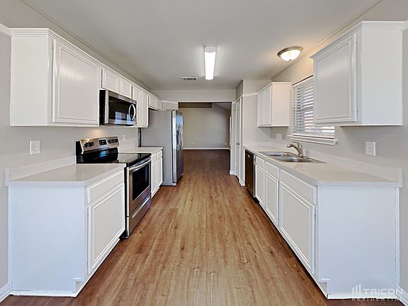 5th image of 248 Iris Ln