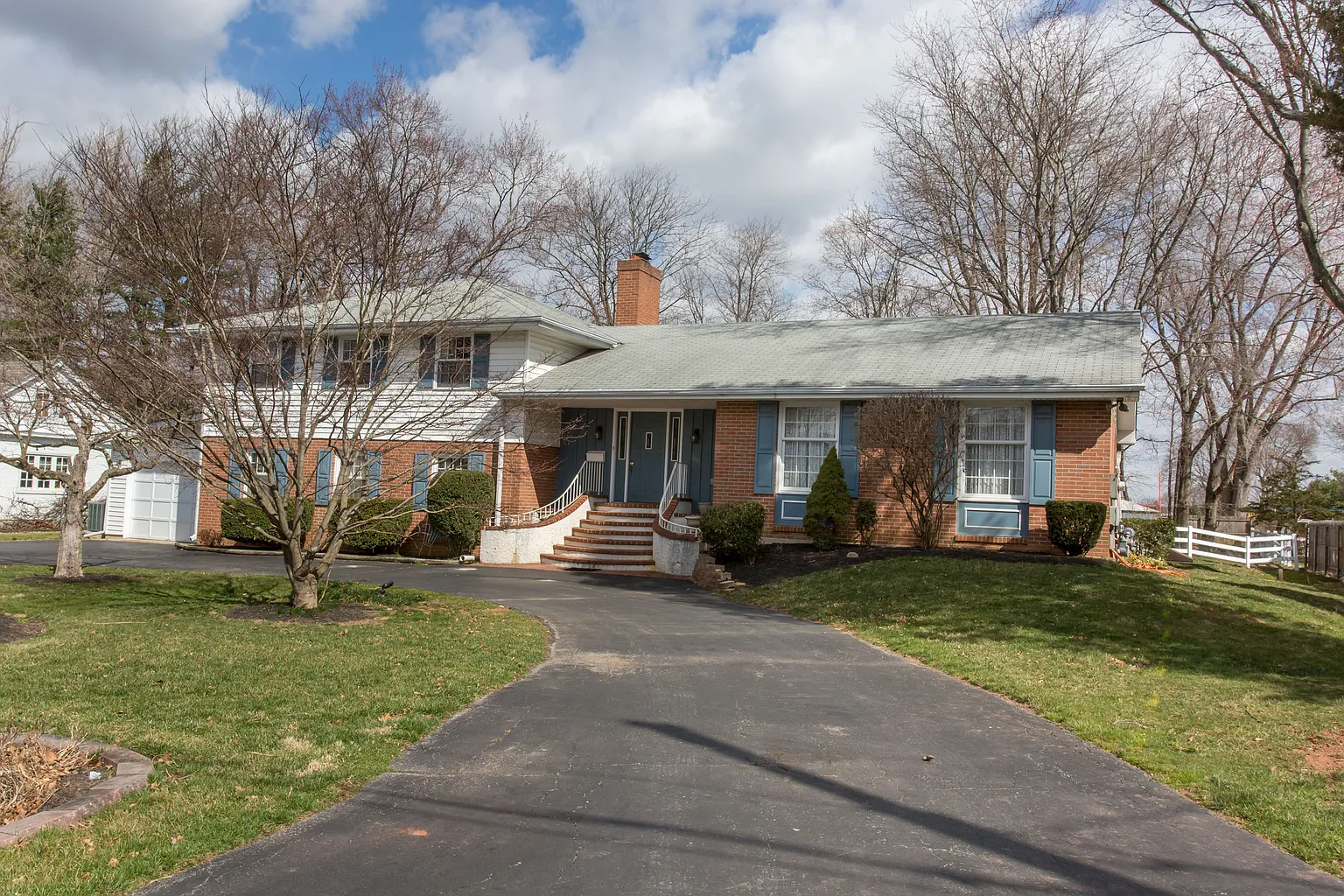200 Montgomery Ave photo 1