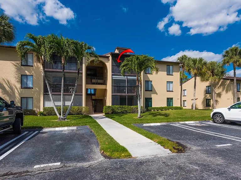 629 Sea Pine Way #D3 — Photo 4
