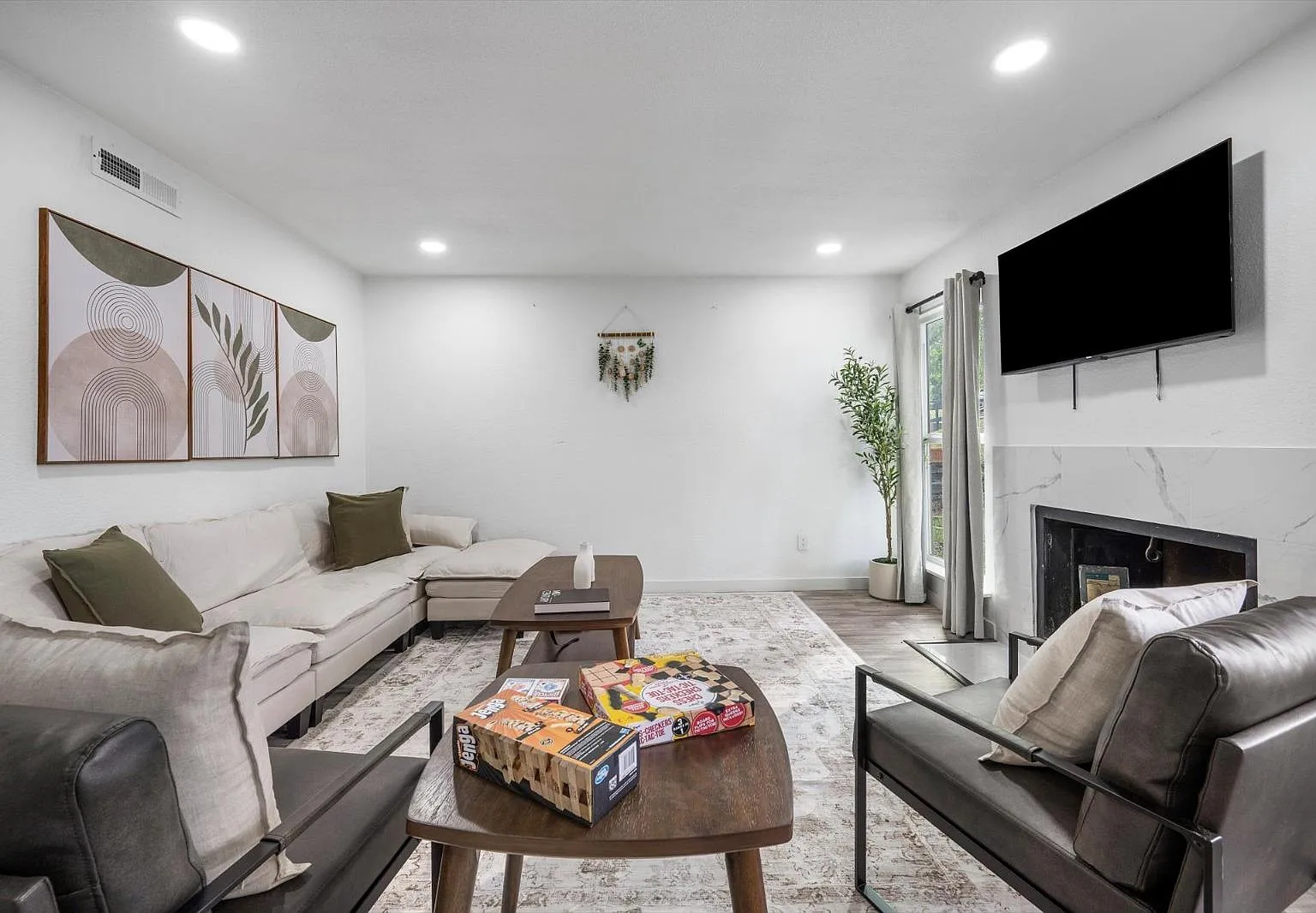 3 bed, 2.5 bath, 1239 sqft, $2,350 — Photo 2