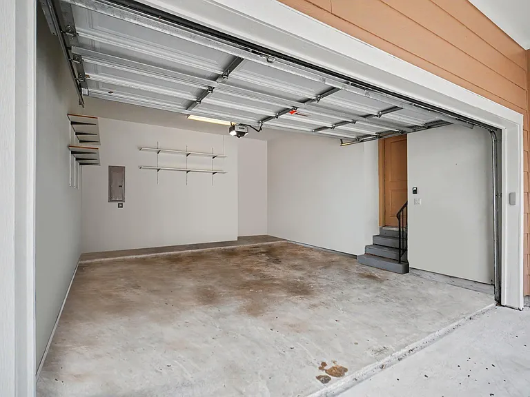 1744 W 25th St — Photo 15