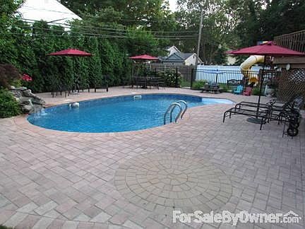 4th image of 92 Claridge Ln