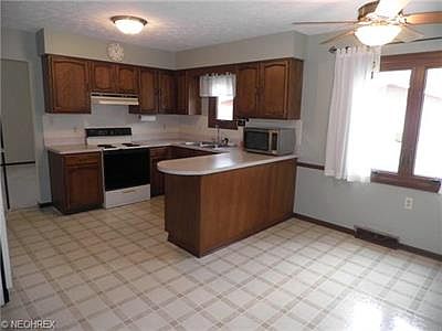 4th image of 61 Forestwood Dr