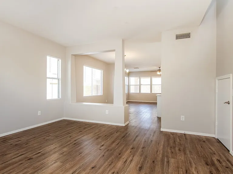 3929 W Irwin Ave — Photo 5