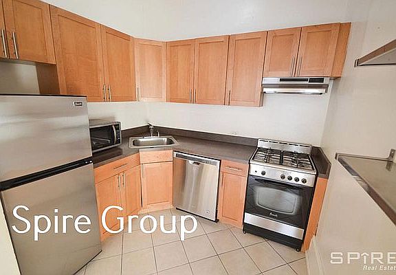 5th image of 23 W 75th St APT 5a