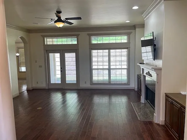 4 bed, 3.5 bath, 2500 sqft, $2,700 — Photo 4