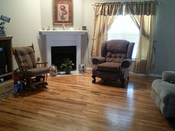 5th image of 105 Whitehall Ln