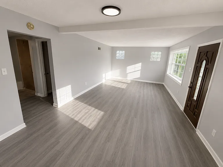 1536 Salerno Dr — Photo 2