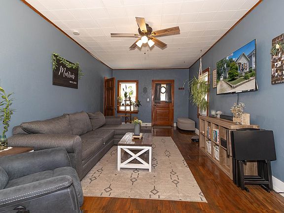 3rd image of 352 W 10th Ave