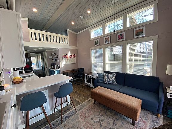4th image of 160 Creekwalk Dr