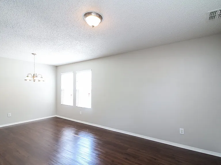 8737 Hunters Point Way — Photo 5