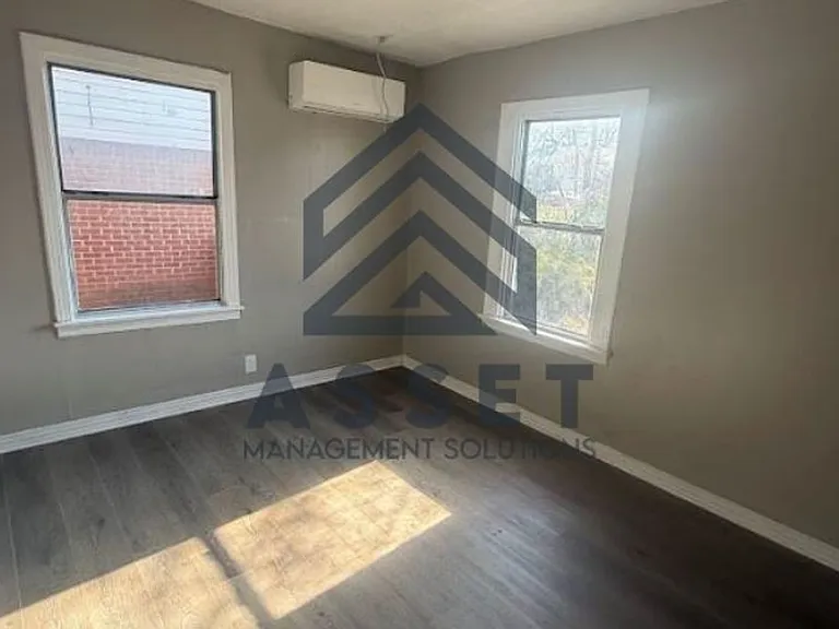 2733 NE Success St — Photo 5
