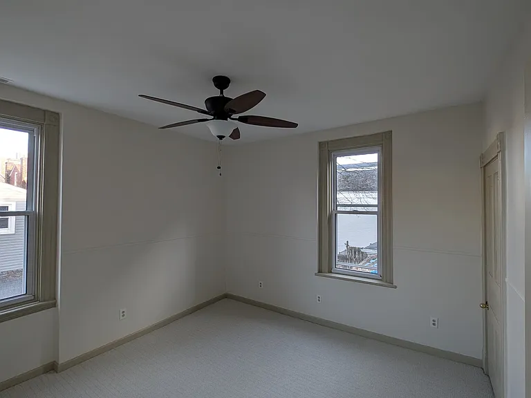 347 Spahr St — Photo 31