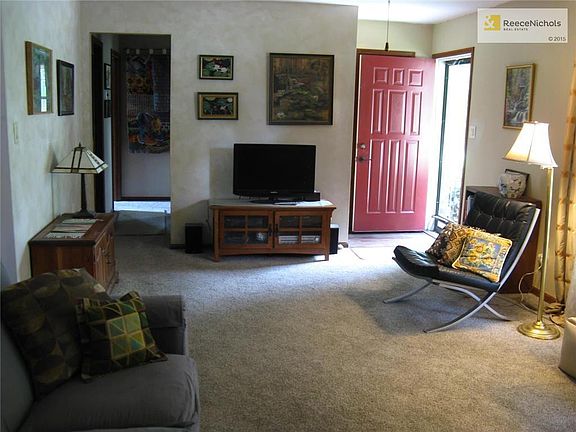 4th image of 4833 Hedges Ave