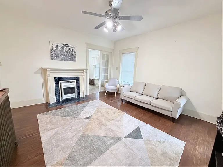 336 W 9th St #2R — Photo 1