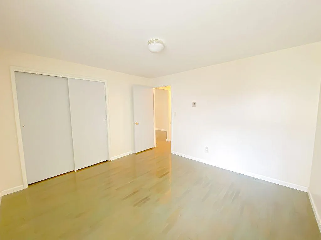 308 NE 45th St — Photo 3