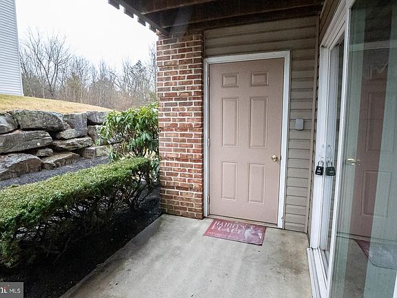 4th image of 620 Manatawny St APT 25