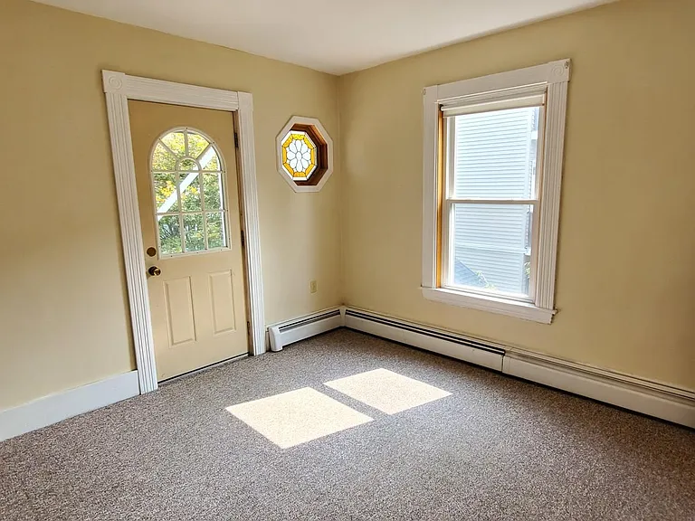 194 Adams St — Photo 6