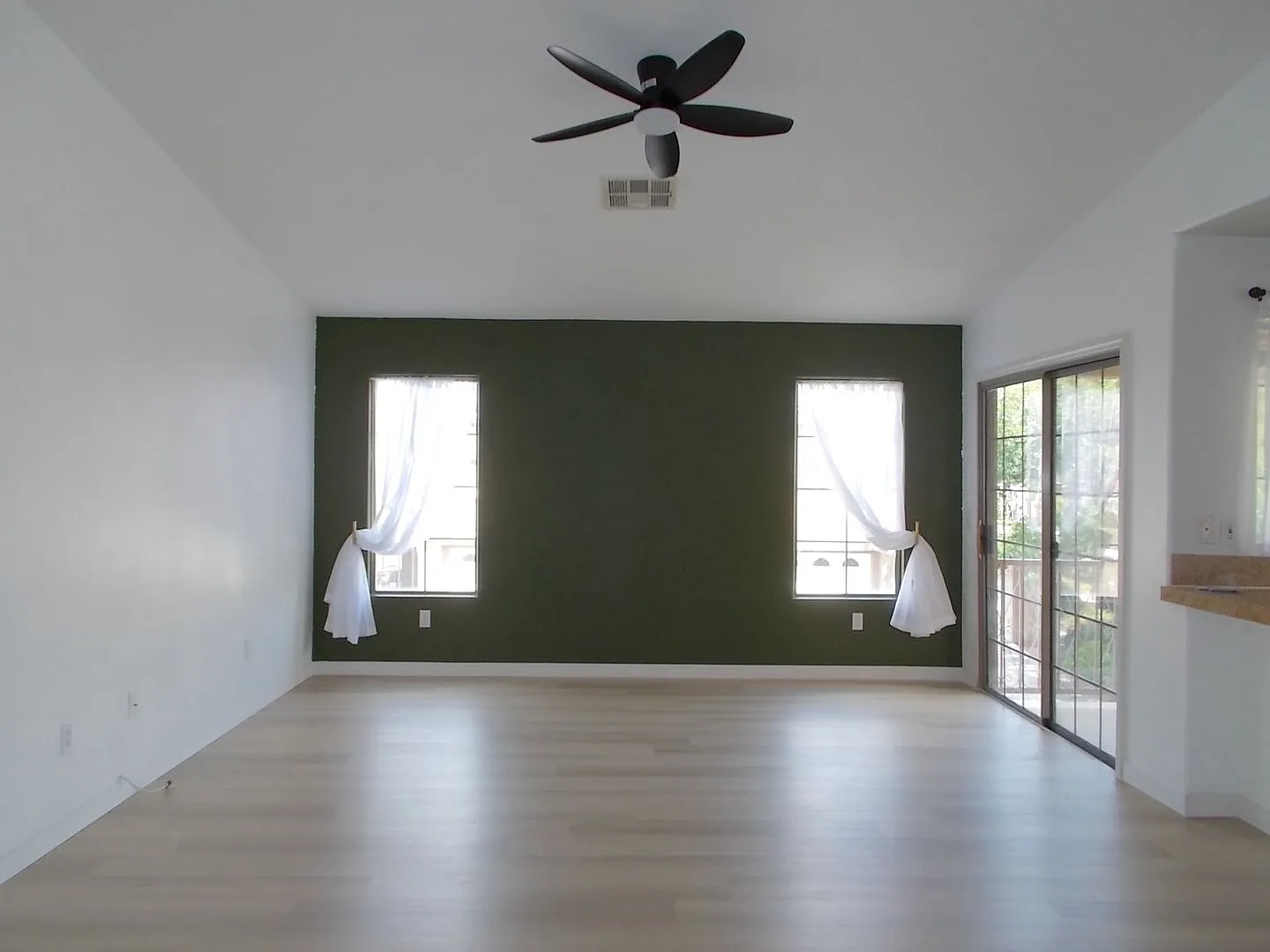 Move-In Ready 2BD/2BA Corner-Unit Condo in Guard-Gated Painted Desert! — Photo 4