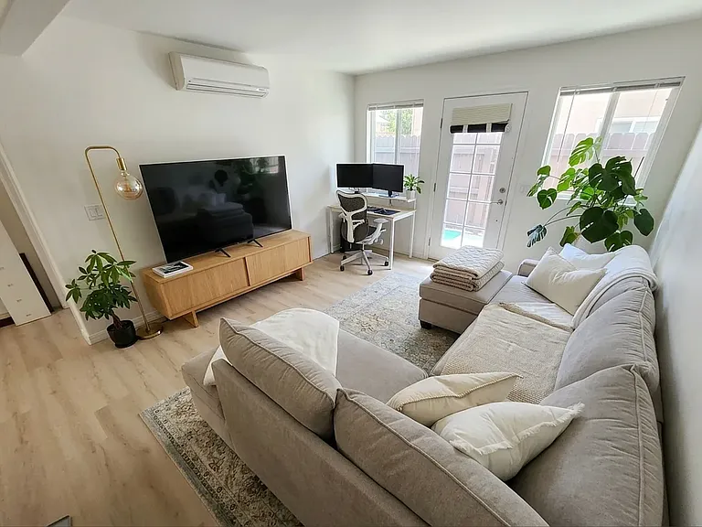 5252 Balboa Arms Dr #170 — Photo 2