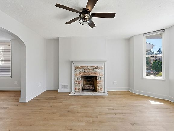 4th image of 709 E 14th Ave