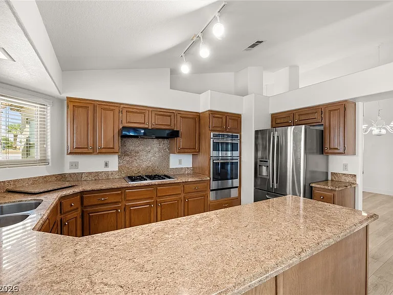 360 Humboldt North Dr — Photo 16
