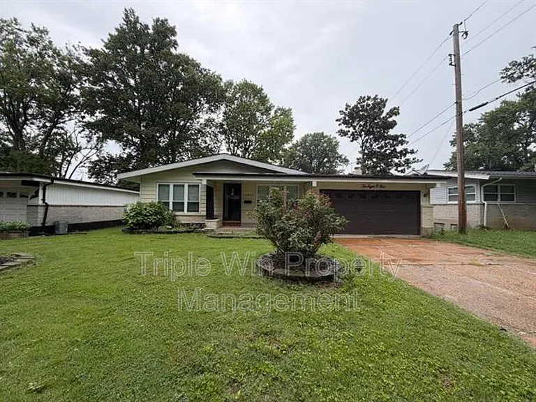 10805 Landseer Dr — Photo 1