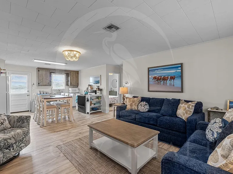 209 E Walker St — Photo 11