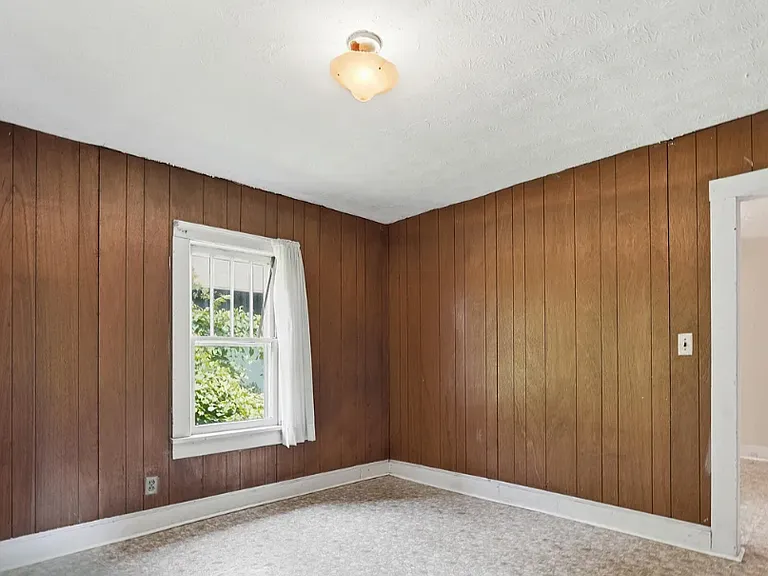 923 Elizabeth St — Photo 14