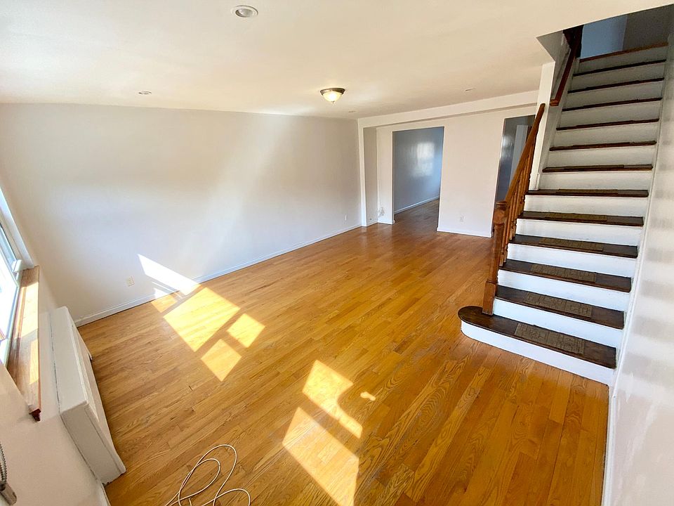 DUPLEX! Sprawling living room